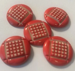 Vintage Set Of 5 Buffed Celluloid Buttons Checkerboard Red Squares Large - Picture 1 of 4