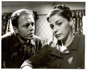 Original Press Photo of R. Attenborough and P. Angeli ( YS ) - Picture 1 of 1