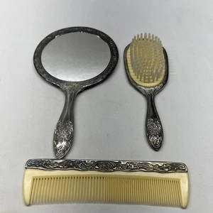 Antiguo juego de tocador plateado - espejo de mano, peine y cepillo para el cabello - Imagen 1 de 9