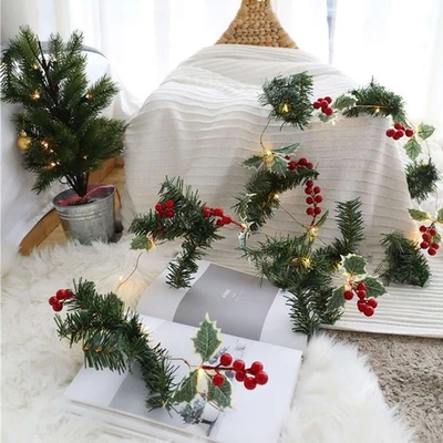 Guirnalda de Navidad verde prelutilizada de 6,5 pies con 20 luces LED y bayas, funciona con pilas Foto 1 de 4