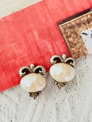 Pendientes Givenchy Vintage 1980 Blanco Ovalado Perla Flor De Lis Lirio Filigrana Clip, Foto 1 de 4