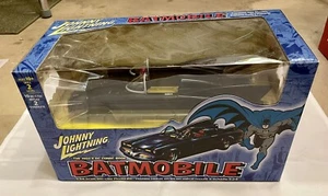 JOHNNY LIGHTNING 1:24 THE 1960'S DC COMIC BOOK BATMOBILE DIECAST MODEL KIT MINT - Bild 1 von 1