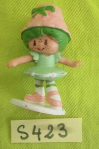 Figurine CHARLOTTE AUX FRAISES-STRAWBERRY SHORTCAKE N°S423 - Photo 1/2
