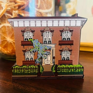 Cat’s Meow Village Sheila’s Mercer House Savannah Georgia 2007 Holzregal Sitter - Bild 1 von 3