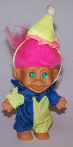 Figura/muñeca Russ de 5" de colección payaso feliz cumpleaños con sombrero pelo rosa - Imagen 1 de 10