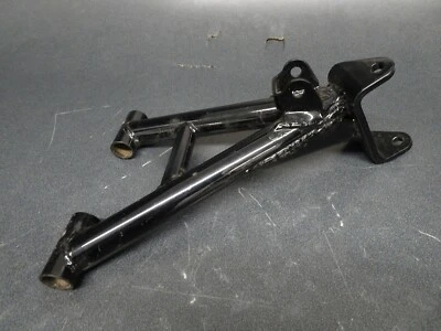 NUEVO YAMAHA OEM BRAZO A INFERIOR IZQUIERDO SUSPENSIÓN 1986-88 MOTO-4, YFM225 #2HT-23570-00 Foto 1 de 4