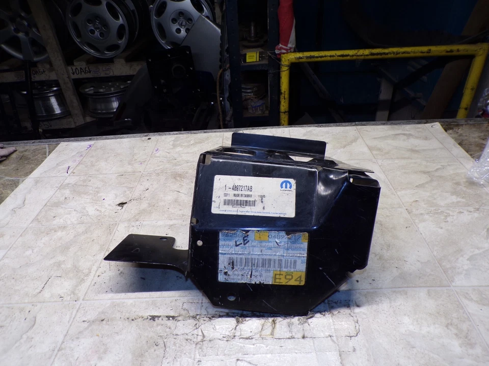 Dodge Caravan 1996-2000 *NUEVO* MOPAR FARO LÁMPARA REFUERZO ID-4897217AB Foto 1 de 4