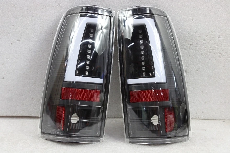 Luces traseras de tubo LED para Chevy Silverado 1500 2500 2003-2006 [edición negra] Foto 1 de 1