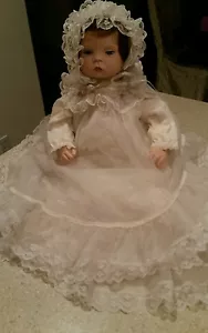 BAMBOLA BENEDIZIONE VINTAGE FATTA A MANO EX COND BELLA TUTTA FATTA A MANO PORCELLANA PESANTE - Foto 1 di 4