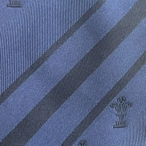 £45 WELSH RUGBY UNION MENS BLUE STRIPE & WRU LOGO RUGBY FAN HAND MADE TIE Y7 - Picture 1 of 12