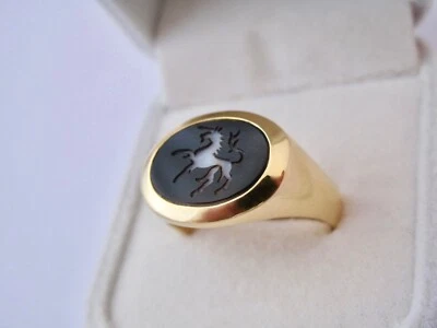 RING "QUINN" aus  585 / 14 KARAT GOLD 16,9g mit EINHORN auf ONXY - Bild 1 von 4