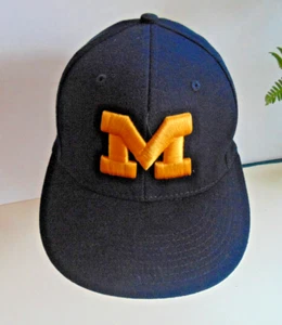 Cappello Berretto "M" University of Michigan Wolverines Blu Navy e Oro Taglia M/L Elasticizzato - Foto 1 di 5