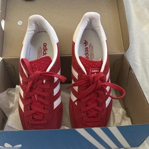 Adidas Gazelle originals Red Size UK 7.5 Excellent Used Condition Worn Once - Picture 1 of 8