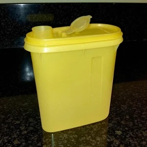 1 Qt Tupperware Slimline Pitcher Beverage Buddy Juice Yellow 792 564 Container - Picture 1 of 11