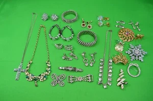 24 VTG Estate Lot Rhinestone Necklaces,Earrings,Bracelets,Brooches,Red,Green P44 - Picture 1 of 9