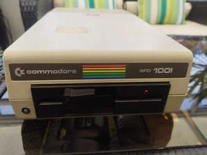 Napęd dyskowy Commodore SFD-1001 z kablem - Zdjęcie 1 z 4