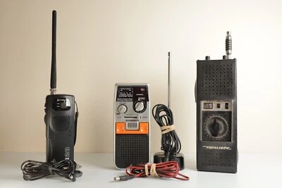 3 CB RADIOS - Radio Shack Realistic TRC-101B, Cobra HH28, GE 3-5900A 40 Channel - Image 1 of 4