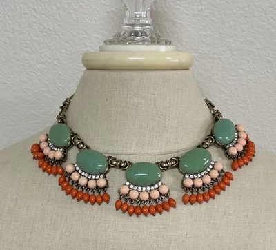 Collar llamativo vintage J Crew verde menta melocotón naranja pedrería transparente Foto 1 de 4