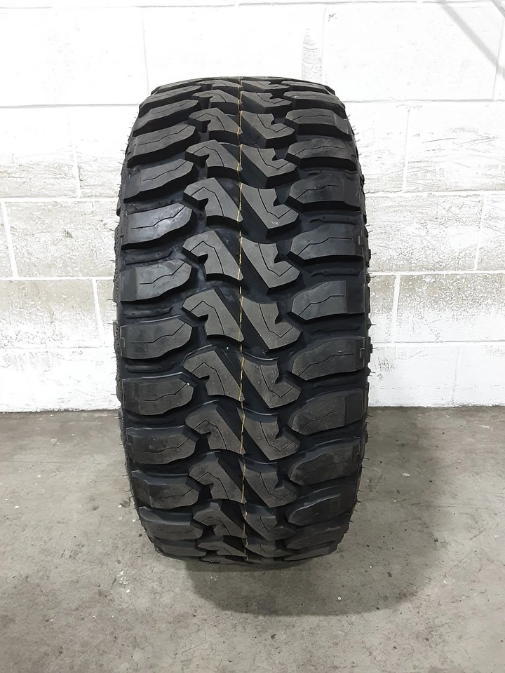 1x LT305/55R20 Nexen Roadian MTX 19/32 125 Q Used Tire 3055520 - Image 1 of 3