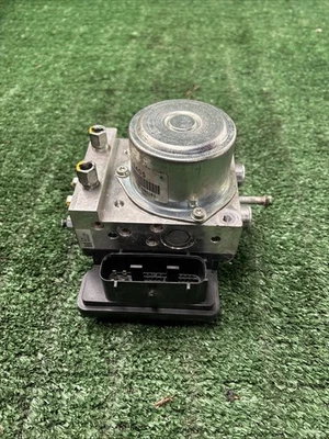 Módulo de bomba de freno Infiniti Q50 2014-2016 ABS 3,5 L Foto 1 de 4