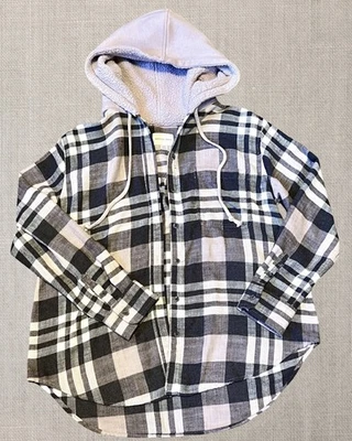 Camisa com capuz American Eagle Outfitters aconchegante lavanda e flanela preta, tamanho P - Imagem 1 de 4
