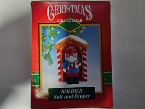 Christmas Collectible Holiday Tradition Soldiers Salt & Pepper Shaker Vtg 1995