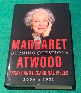 Burning Questions Essays & Occasional Pieces Margaret Atwood SIGNED 1st/1st HC - Imagen 1 de 13