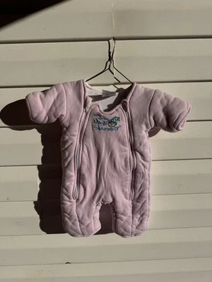 Pijama Merlin's Magic Rosa Bebé Talla Pequeña 3-6 Meses Algodón Doble Cremallera Foto 1 de 4