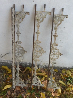 3 grilles en fonte , balcon , appuis fenètre , garde corps fou , séparation - Photo 1/4