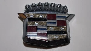 Adorno o parte de cubierta vintage del maletero Cadillac # 200056 - dañado - Imagen 1 de 2