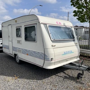 Adria Wohnwagen mit vor Zelt - Bild 1 von 15