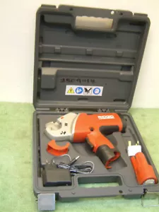Cortador de tubos de plástico inalámbrico RIDGID TC-40 3-42 mm de diámetro +Batería + Cargador + Estuche - Imagen 1 de 10