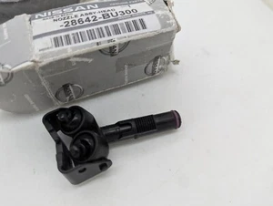 New Genuine Nissan Almera Tino LH Headlight Washer Spray Jet Nozzle 28642BU300 - Picture 1 of 1