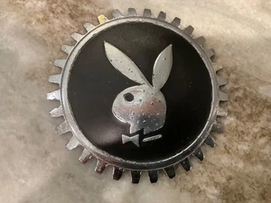 PLAYBOY VINTAGE CAR GRILL EMBLEM 4" Metal - Bild 1 von 2