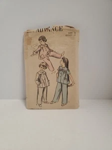 Pyjama fille vintage motif couture avancée 4180 taille 8 - Photo 1/4