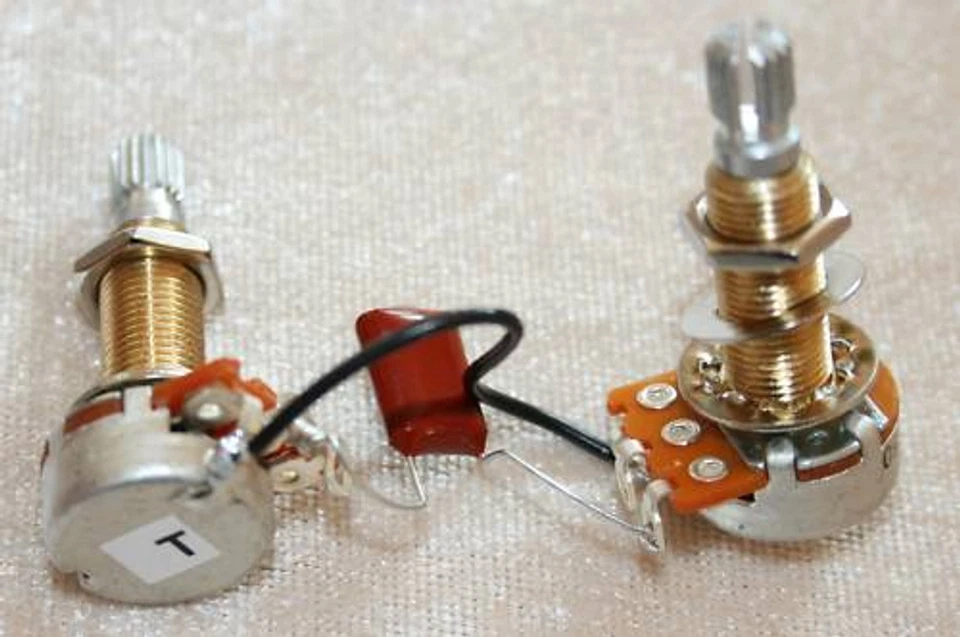TMG Allparts Potiset Potentiometer 2 x 25 Kohm Log lang Schaft Kondensator Kabel
