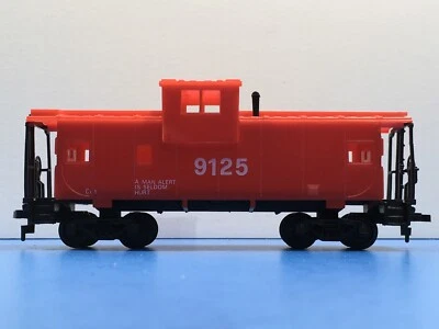 HO Scale "A Man Alert Is Seldom Hurt" 9125 Wide Vision Safety Freight Caboose #3 - Image 1 of 4