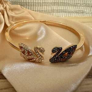 Swarovski Facet Swan Open Bangle Size medium - Picture 1 of 5