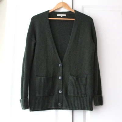 Cárdigan Next cuello en V para mujer mediano verde bosque acanalado bolsillos delanteros 5 % alpaca Foto 1 de 4