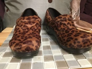 CROFT & BARROW JULIANA SLIP ON ANIMAL PRINT WEDGE HEEL CLOGS MULES WOMENS SZ 6 M - Picture 1 of 7
