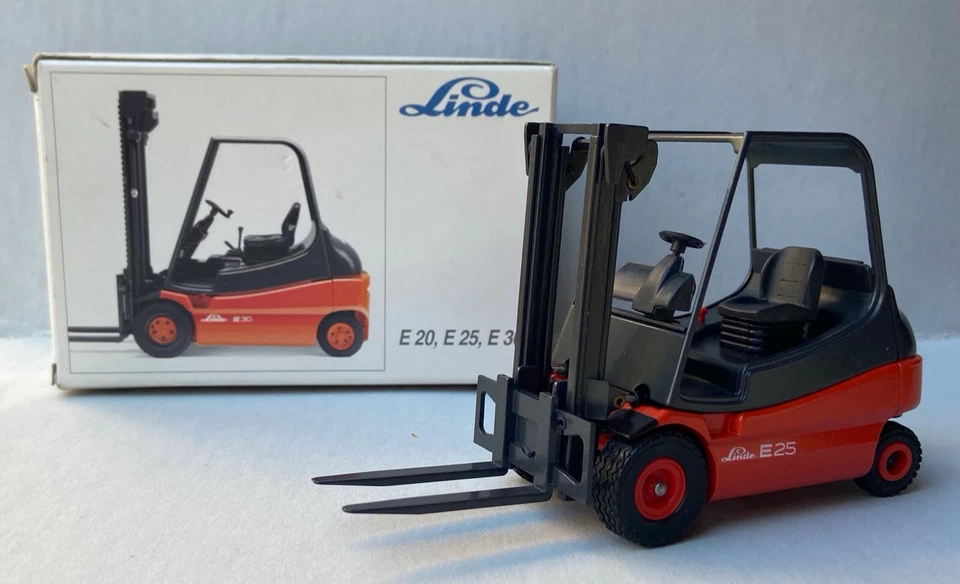 CONRAD  LINDE E 25  CARRELLO ELEVATORE  1:25 - Immagine 1 di 1
