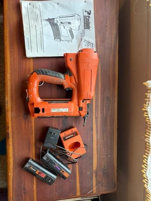 PASLODE 18-GAUGE CORDLESS FINISH NAILER GUN 901000 - IM200 F18 - Image 1 of 4