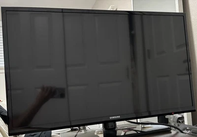 Samsung 32 Inch HD TV Model UN32EH4003 with Remote Tested And Works Great  - Image 1 of 4