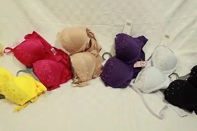NUEVO CON ETIQUETAS PARIS ROSA DEMI SUJETADOR Y BRAGAS CONJUNTO ENCAJE LENTEJUELAS GUISANTE RIBETE ACOLCHADO ALAMBRE BRAGAS Foto 1 de 4