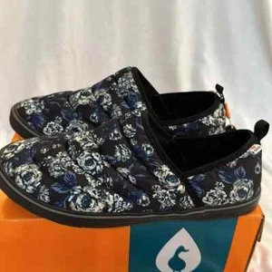 Zapatilla deportiva sin cordones Sporto® Puffer acolchada de vylon - negra floral (12 de ancho) 771297 - - Imagen 1 de 4