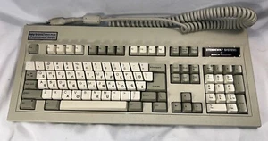 Teclado KeyTronic KB101 Plus serie profesional con letras elevadas e inclinadas - Imagen 1 de 6
