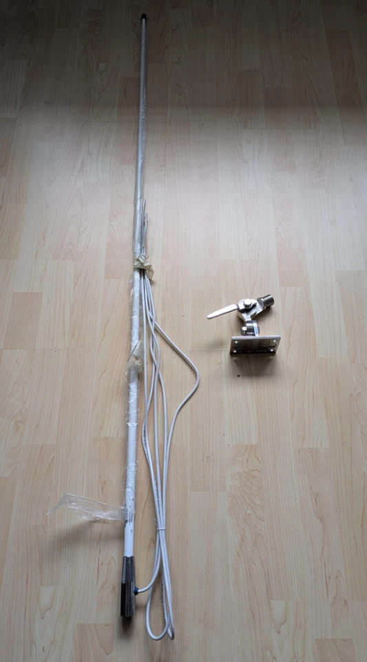 Glomex VHF Funk Antenne 156-162 Mhz mit Kippgelenkfuß V4A Boot Yacht - Bild 1 von 3