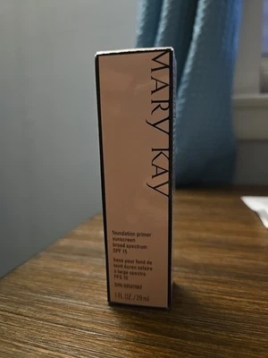 Mary Kay Foundation Primer Sunscreen SPF 15 – Broad Spectrum – 1 fl oz / 29 ml – - Image 1 of 4