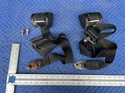 Par de retractores de cinturón de seguridad delantero derecho e izquierdo Porsche 944 1983-1985 OEM #1895EM Foto 1 de 4