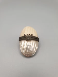 Antikes Nähnadel-Etui aus Perlmutt mit Schmetterling - Bild 1 von 12